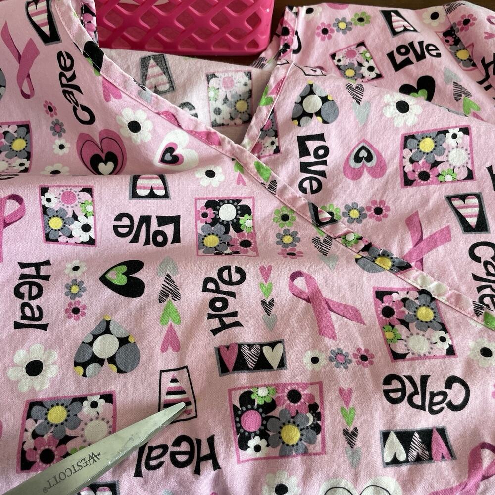SB Scrubs Breast Cancer Awareness Pink Ribbons Hearts Scrub Top Size M Cotton - Picture 8 of 10